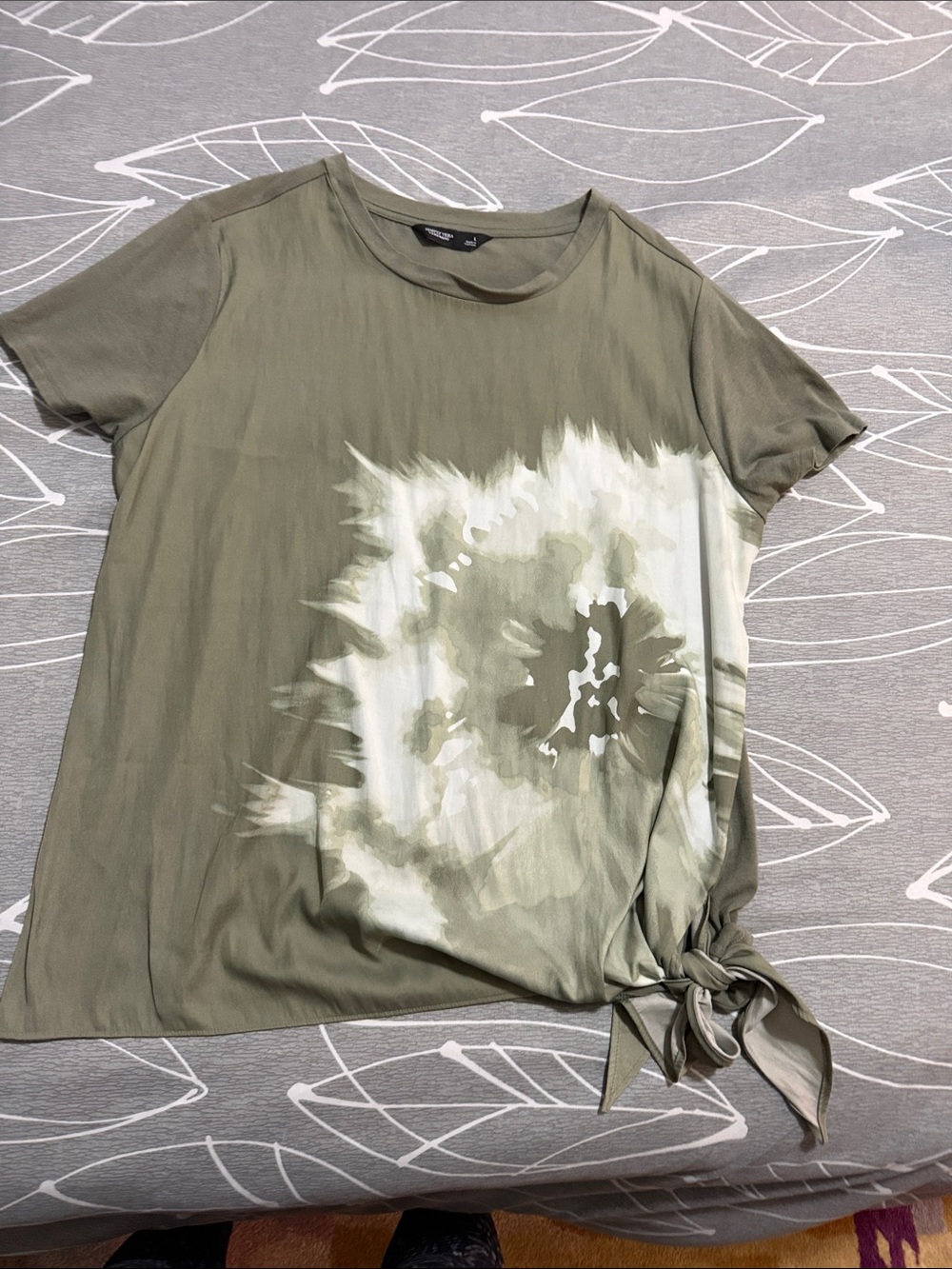 Simply Vera Vera Wang Olive Short Sleeve Floral Tie-Hem Tee